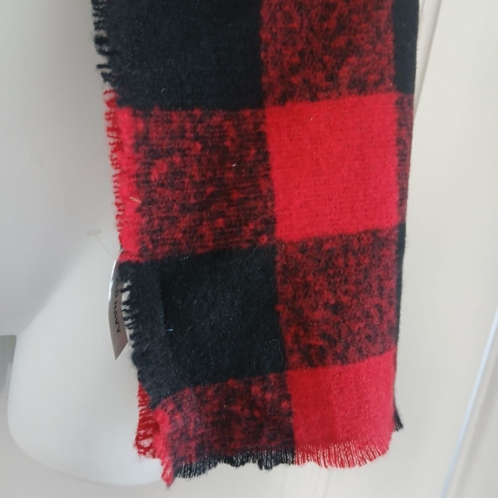 Old Navy Red and Black Buffalo Plaid Blanket Scarf Fringe Hem 26 x 75 Soft - Picture 7 of 14